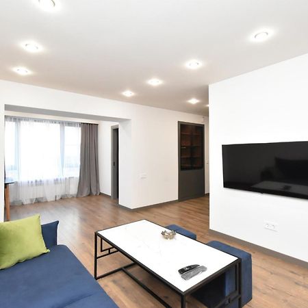 Beautiful Apartment Near The Republic Square Ереван Екстериор снимка