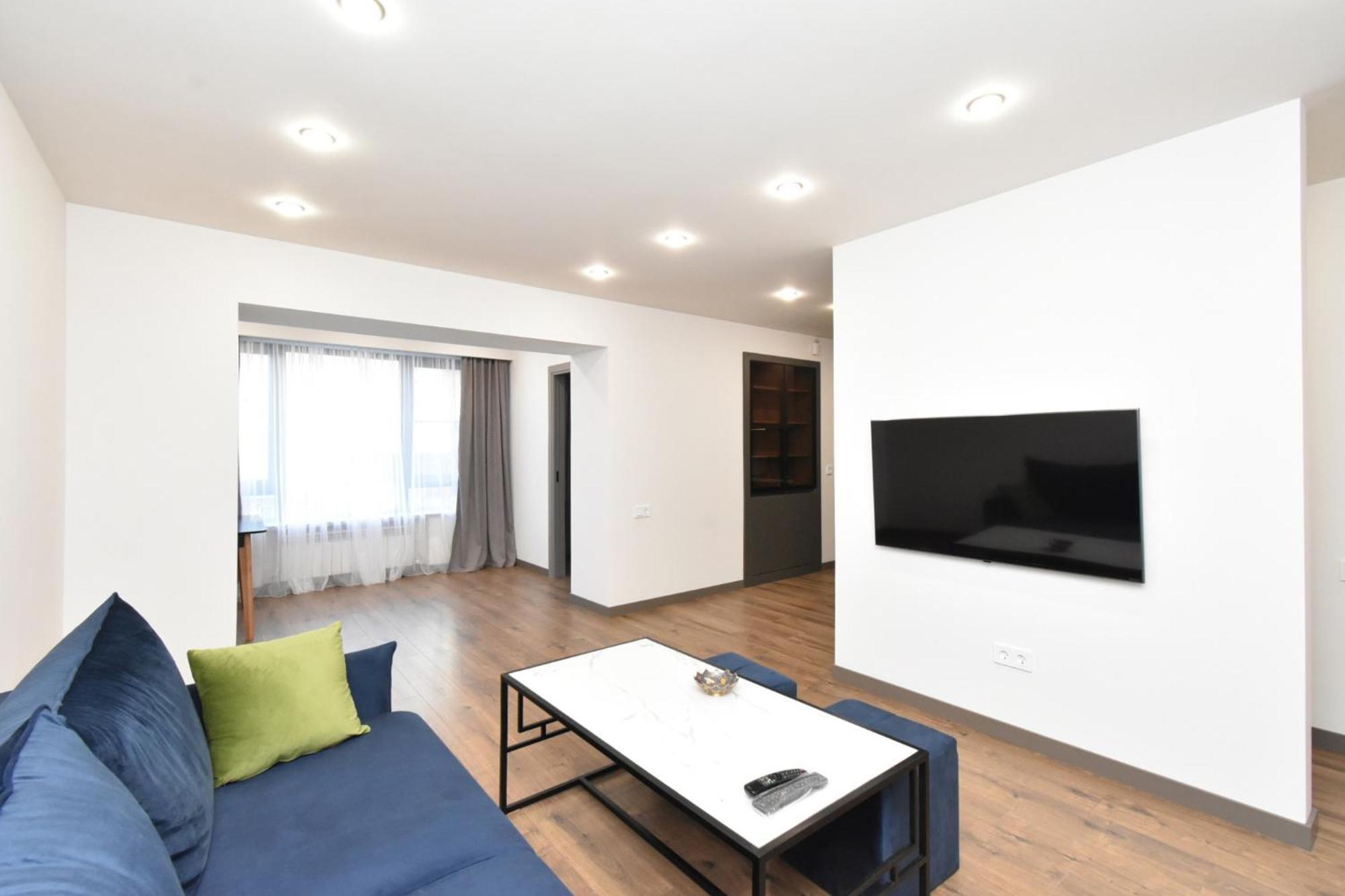 Beautiful Apartment Near The Republic Square Ереван Екстериор снимка