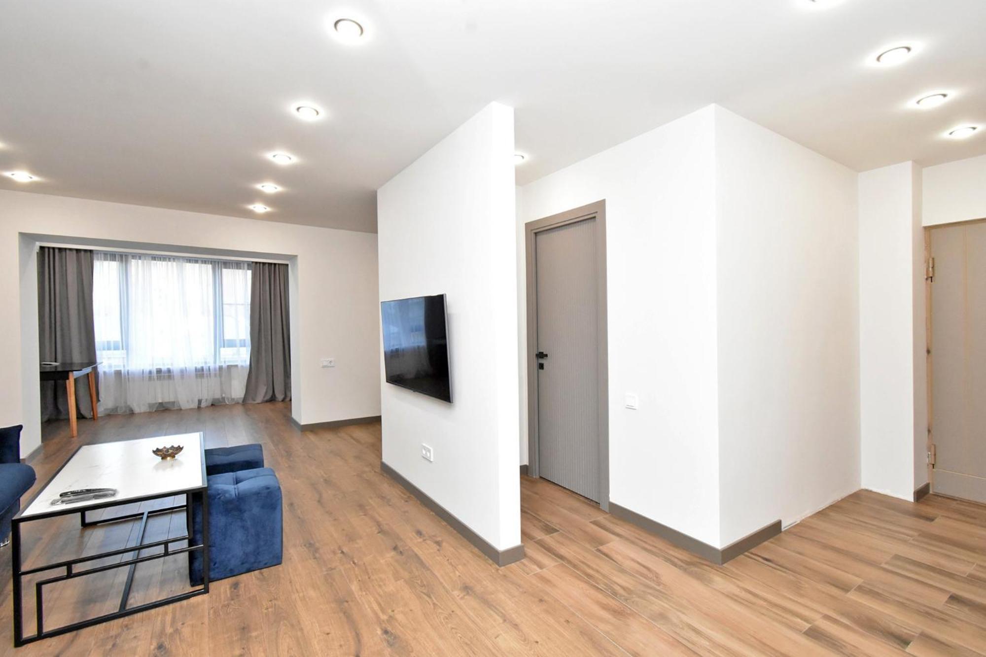 Beautiful Apartment Near The Republic Square Ереван Екстериор снимка