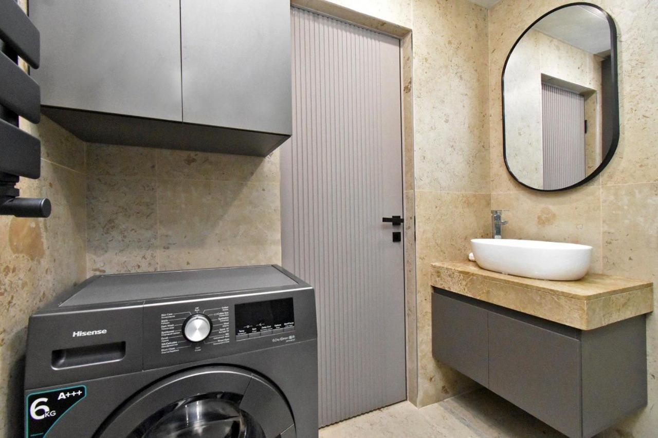 Beautiful Apartment Near The Republic Square Ереван Екстериор снимка