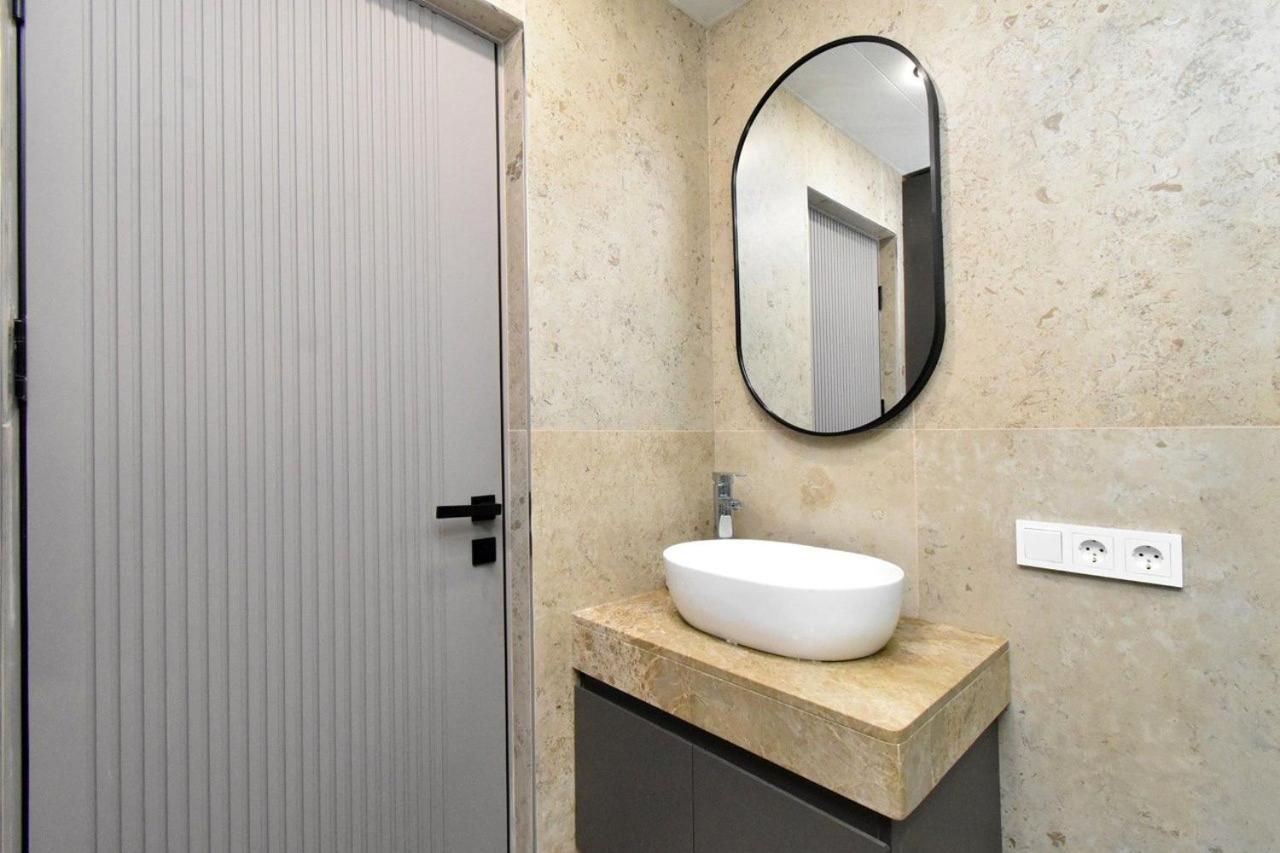 Beautiful Apartment Near The Republic Square Ереван Екстериор снимка