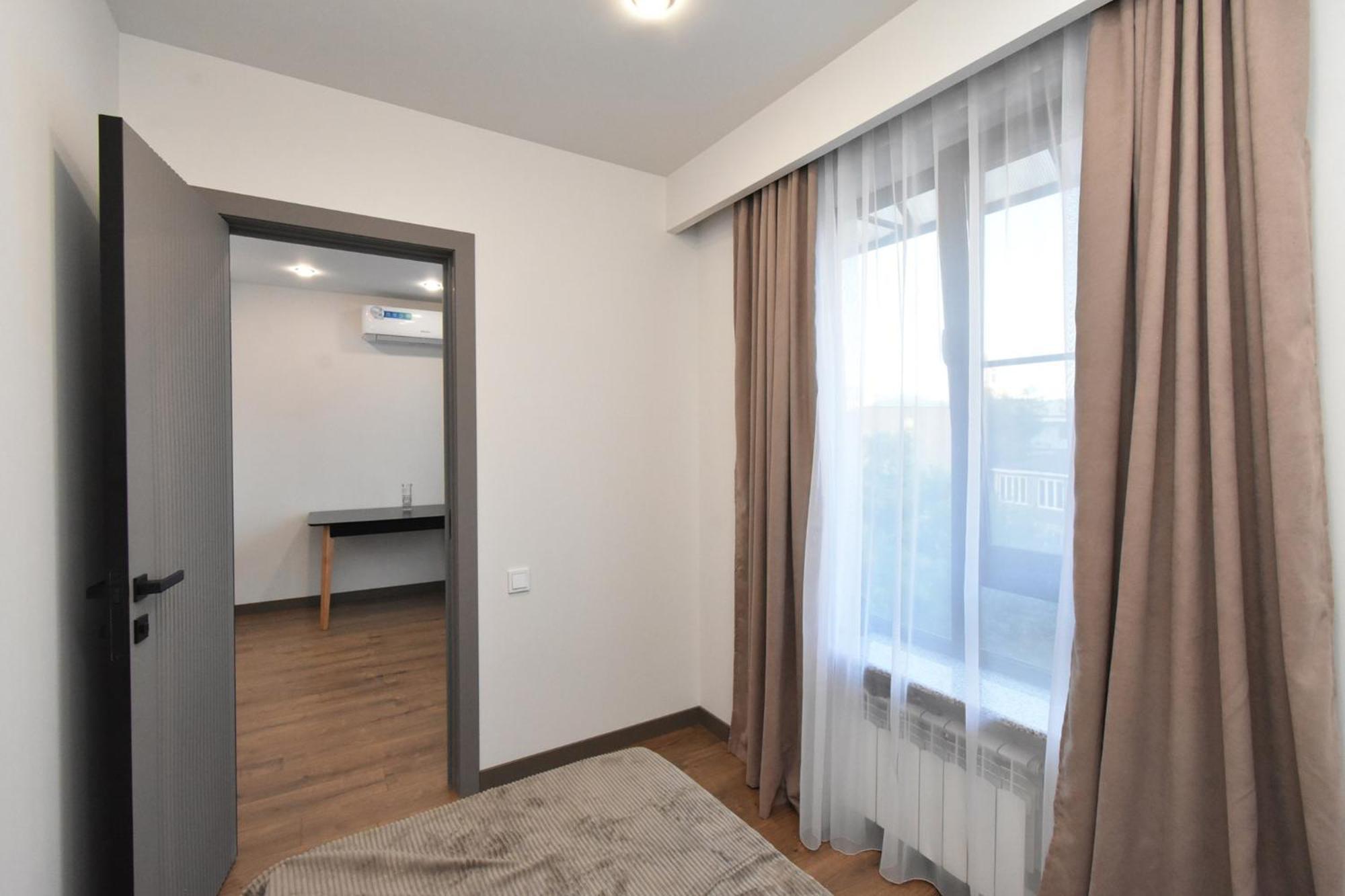 Beautiful Apartment Near The Republic Square Ереван Екстериор снимка